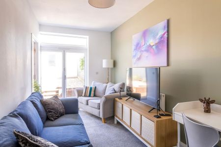 1 bedroom in a house share to rent - Photo 3