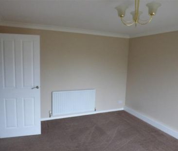 2 bedroom semi-detached bungalow to rent - Photo 4