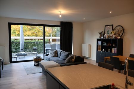 Gelijkvloers appartement met terras, carport en berging. - Photo 5