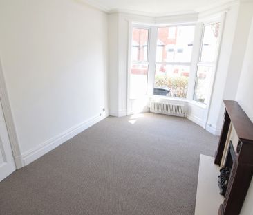 To Let 3 Bed Mid Terraced House - Photo 4