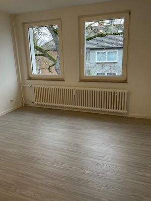 Sehr schöne renovierte 2 Zimmer Wohnung in Gelsenkirchen zu vermieten - Photo 1