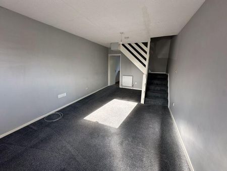 2 bedroom end of terrace house to rent - Photo 2