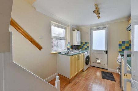 2 bedroom maisonette to rent - Photo 5