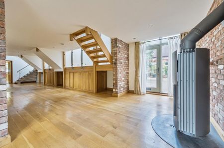 4 bedroom semi-detached house to rent - Photo 2