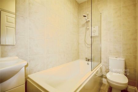 Station Approach, Ash Vale, Aldershot, Surrey, GU12 5QB - Photo 5
