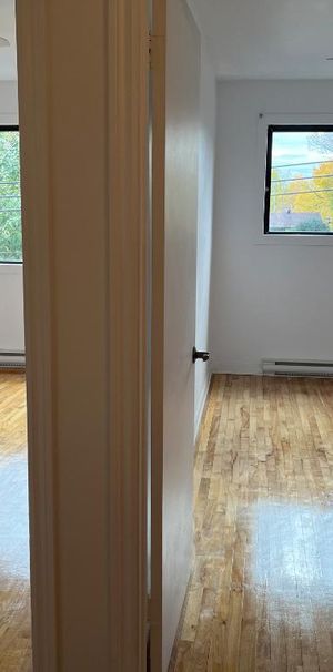 Grand 5 1/2 a louer (Semi meublé) - Photo 1