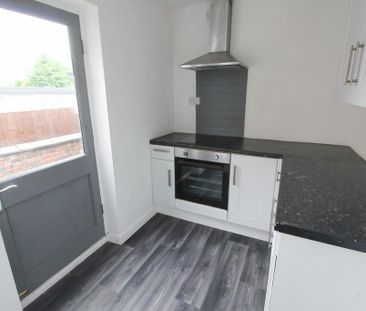 2 bedroom end of terrace house to rent - Photo 6