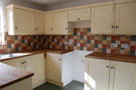 3 bedroom semi-detached house to rent - Photo 3