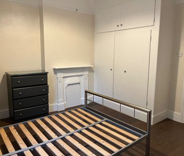 2 Bed Flat, Salusbury Road, NW6 - Photo 2