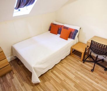 8 bedroom terraced house to rent - Photo 3