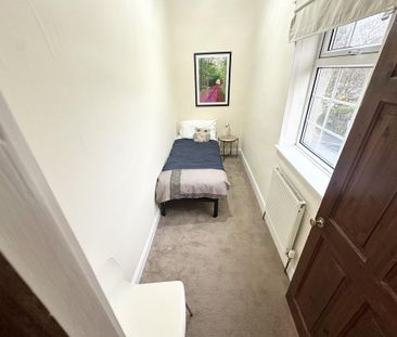 4 bedroom end of terrace house to rent - Photo 4