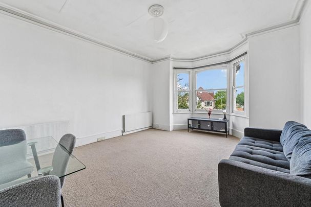 4 bedroom flat to rent - Photo 1