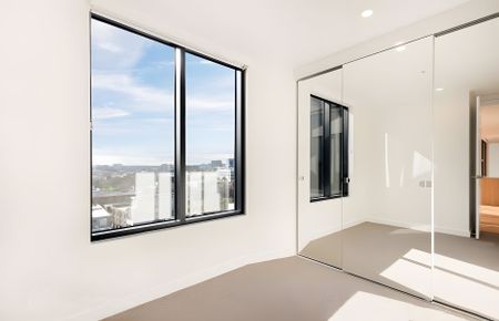 Spacious 2-Bedroom & 2-Bathroom Apartment in Prime Location - Photo 4