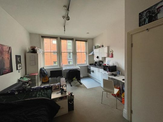 Studio to rent - Photo 1