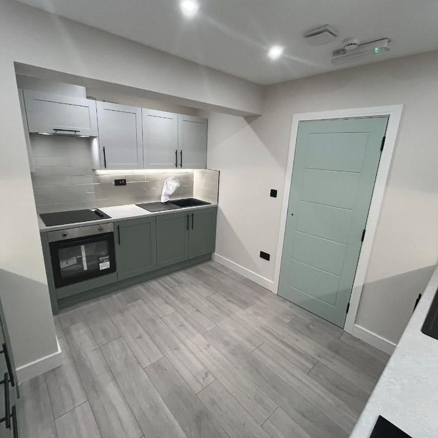 Thorncroft, Hornchurch RM11, London - Photo 1