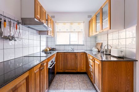 Two bedroom apartment in quiet street - Photo 2