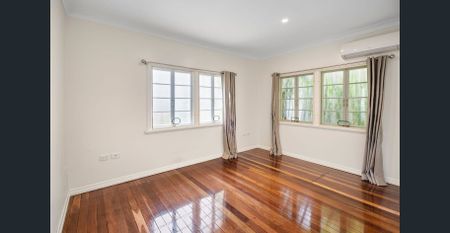 Spacious, Private & Beautifully Updated 3-Bedroom Home with Triple Garage and remote gate - Photo 5