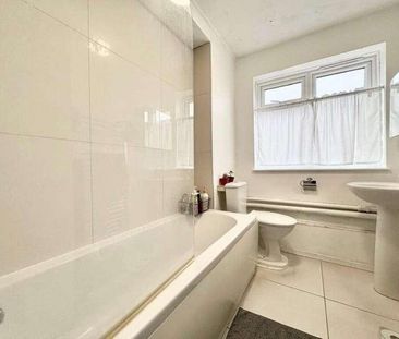 The Parade, Frimley, Camberley, Surrey, GU16 - Photo 4