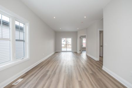 44 Hatter Ave, Welland - All Inclusive 2 Bedroom Main Unit - Photo 5
