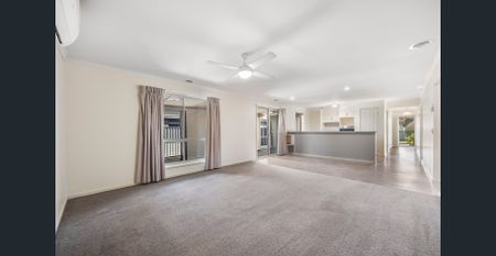 COMFORTABLE 3- BEDRROM HOME FOR RENT IN SEBASTOPOL - Photo 2