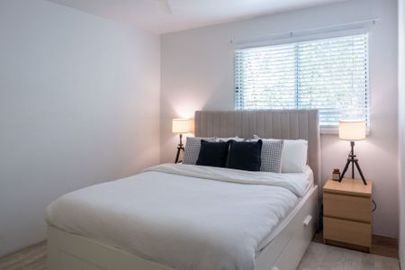 Recently renovated apartment in a highly desirable location - Photo 3