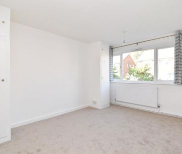 2 bedroom maisonette to rent - Photo 2