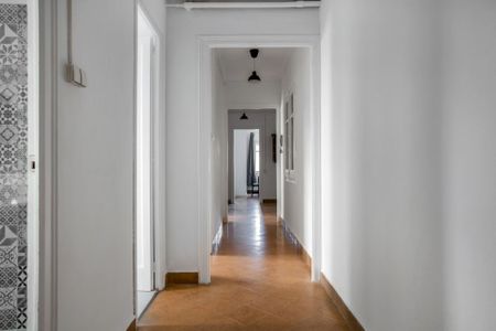 Nice and sunny room in Valencia street - Photo 4