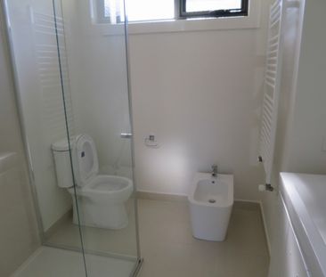 35 Swanson Crescent, Chadstone VIC 3148 - Townhouse For Rent | Domain - Photo 3