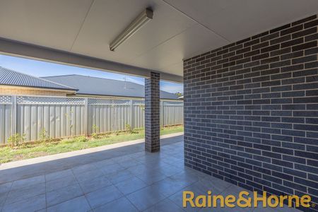 Executive Family Home - Photo 3