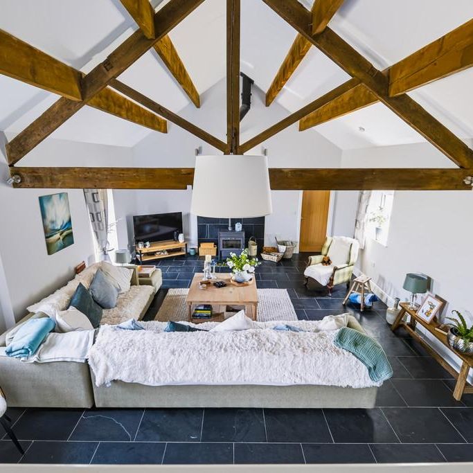 4 bedroom barn conversion to rent - Photo 1