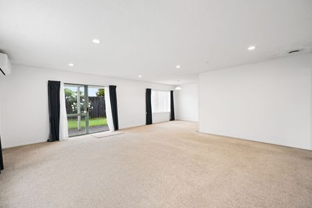 Charming 3-Bedroom Family Home for Rent in Dinsdale, Hamilton Discover comfortable living in this well-maintained 3-bedroom, 1-bathroom residence located in Dinsdale. - Photo 4