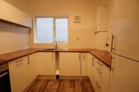 2 bedroom flat to rent - Photo 3