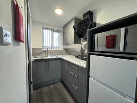Adelaide Terrace, TW8, Brentford - Photo 2