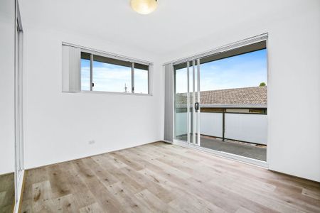 Freshly Renovated One Bedroom Unit In Prime Location - Photo 3