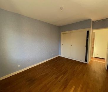 Location Appartement 3 pièces 71m² VAULX EN VELIN 69120 - Photo 2