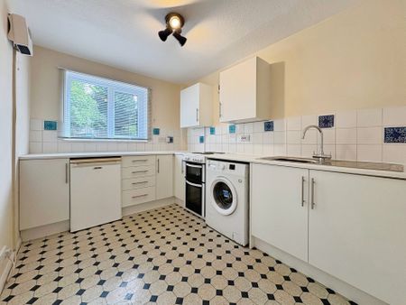 1 bed flat to rent in Knaves Hollow, Wooburn Moor, HP10 - Photo 3