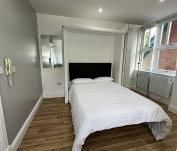 Studio to rent - Photo 2