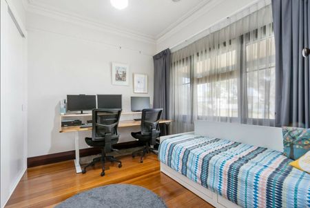 THE PERFECT FAMILY HOME - Photo 5