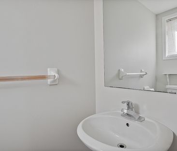 For Lease - 334 Sparrow Circle, Pickering, Ontario - Photo 6