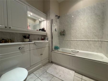 3 bedroom apartment to rent - Photo 4