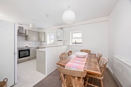 4 Bed Flat, Junction Road, BN1 - Photo 2
