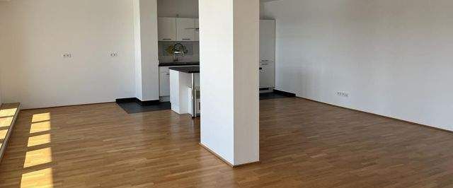 Ihr neuer Lieblingsplatz! Großer Balkon, zwei Bäder, Sauna, EBK, Fußbodenheizung! - Foto 1