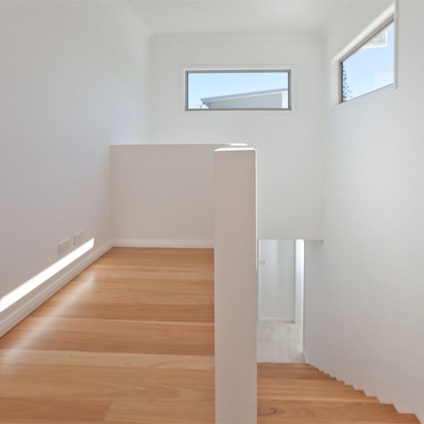 Stylish Anna Bay Living near Birubi Beach - Photo 1