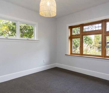 Executive home in Strowan! - Photo 2