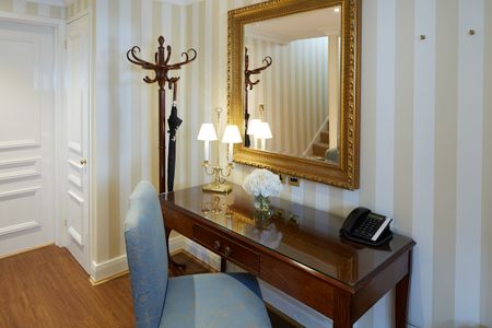 Luxury Two-Bedroom Townhouse in Kensington, London W8 - Photo 5