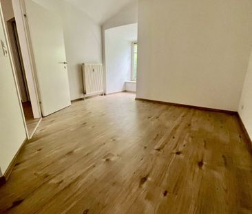 Ab Juli verfügbar: Charmante Erdgeschosswohnung mit Terrasse, Kelle... - Photo 3