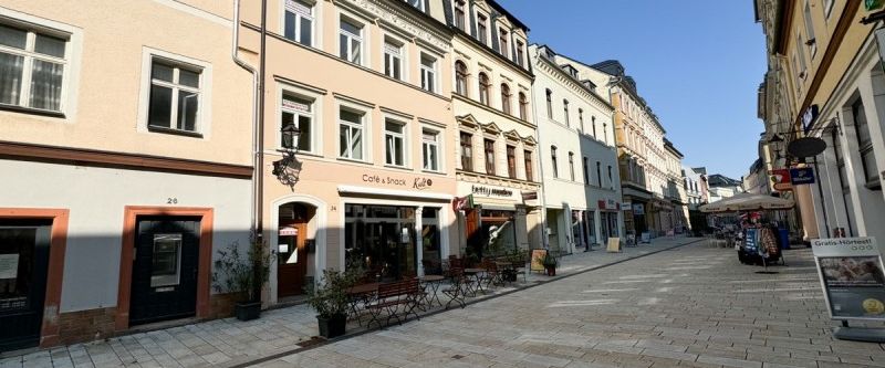 Gemütliche 2-Raum Dachgeschoss-Wohnung mit Dachterrasse direkt im Zentrum von Annaberg! - Photo 1