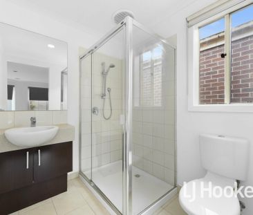 Fresh 3 Bedroom - Photo 6