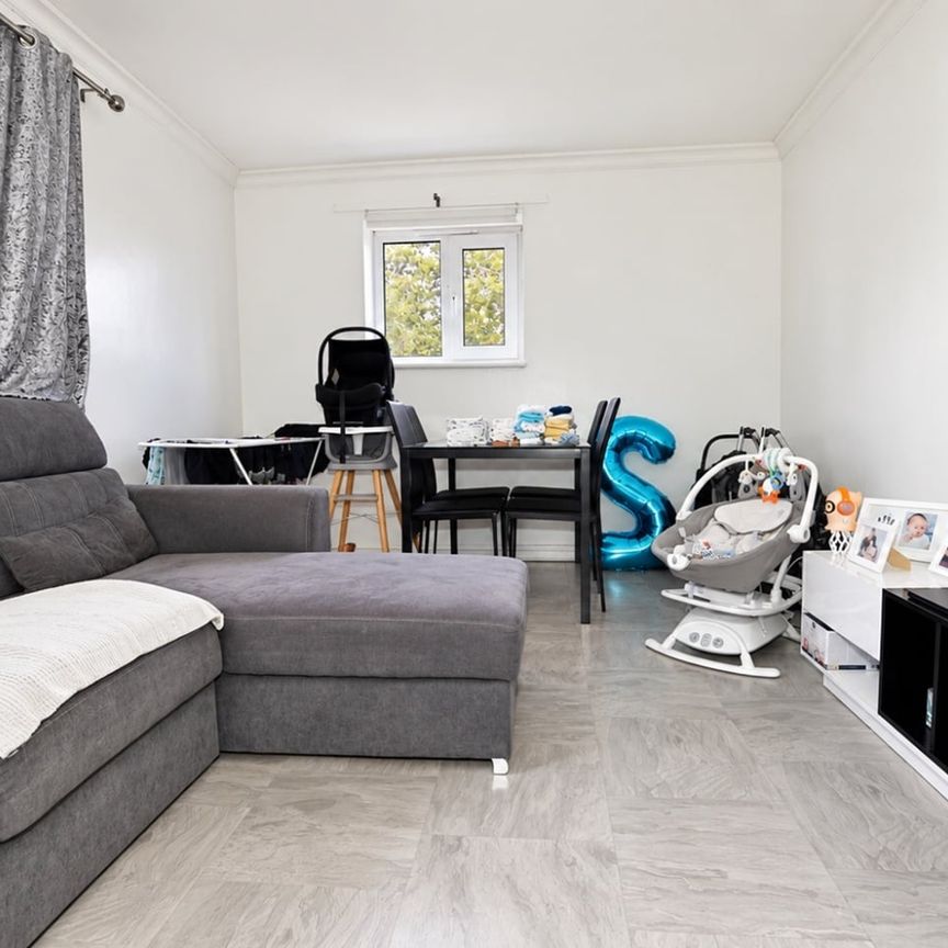 1 Bed Flat, Lonsdale Avenue, E6 - Photo 1