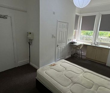 Flat 2, Conference Road, Armley, Leeds, LS12 3DX - Photo 2